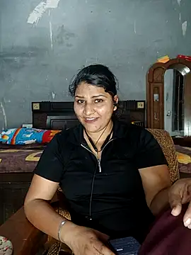 Riyashrma001 online show from May 4, 2026, 6:20 am