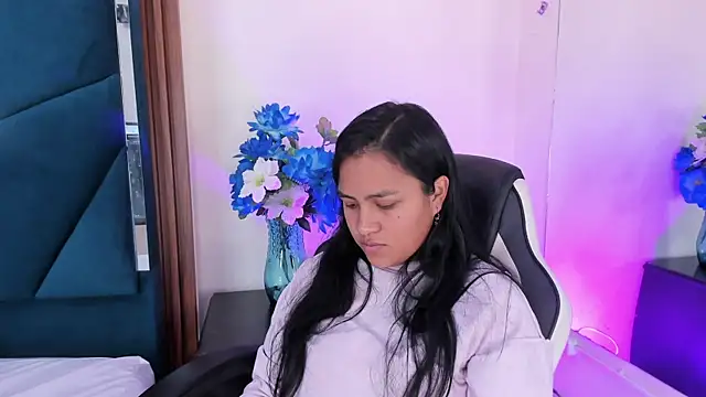 AprilMiiller online show from May 28, 2026, 1:41 pm