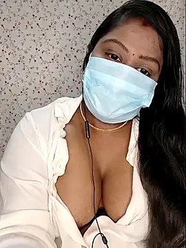 Romantic Woman online show from April 30, 2026, 5:52 pm
