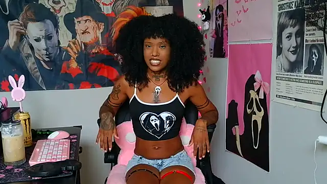 Snapshot of spookiebaddie chatting on June 5, 2026, 10:15 pm spookiebaddie online show from June 5, 2026, 10:15 pm