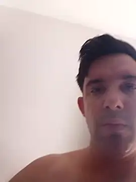 Roger1986  online show from April 5, 2026, 3:09 pm