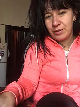 Snapshot of Laacoluu chatting on May 10, 2026, 1:05 pm Laacoluu online show from May 10, 2026, 1:05 pm