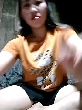 Snapshot of Yo-must chatting on April 7, 2026, 9:15 pm Yo-must online show from April 7, 2026, 9:15 pm