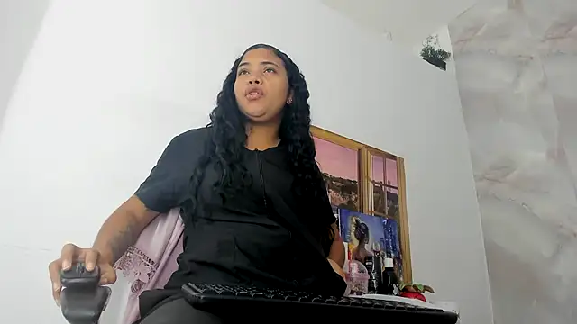 EllyBloom online show from July 14, 2026, 1:39 pm