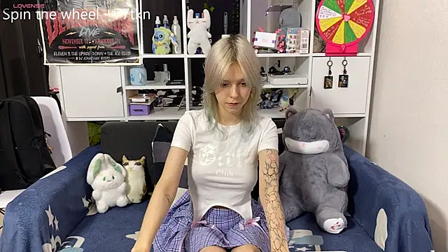 LunaBless online show from July 5, 2026, 3:19 pm