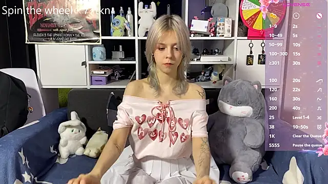 LunaBless online show from July 7, 2026, 10:25 pm