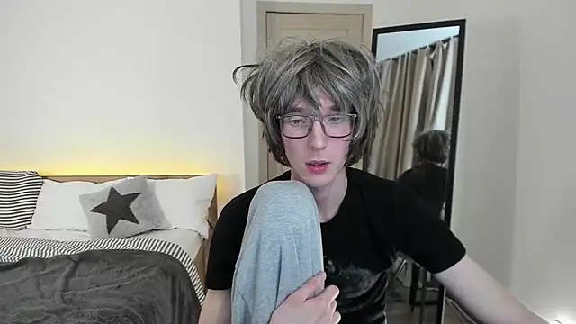 schizophrenic dog online show from April 15, 2026, 9:37 pm