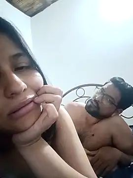 Snapshot of SantiMia chatting on April 6, 2026, 12:52 am SantiMia online show from April 6, 2026, 12:52 am