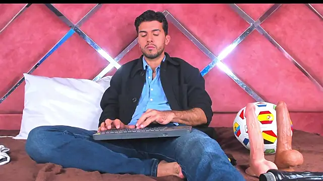 RodrigoColby2 online show from June 22, 2026, 3:25 am