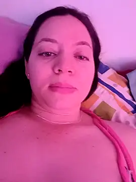 Miaesmeralda online show from April 26, 2026, 1:31 pm