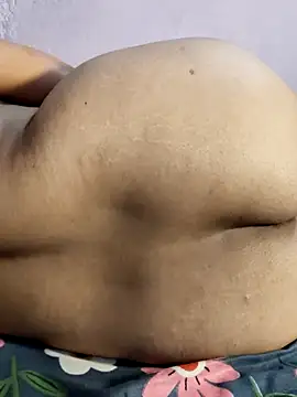 Snapshot of Roshni2001 chatting on April 7, 2026, 4:02 am Roshni2001 online show from April 7, 2026, 4:02 am