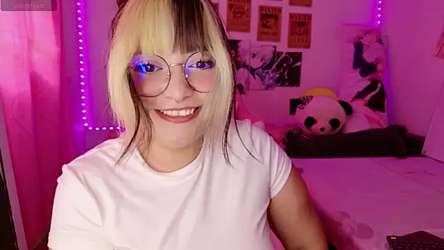 Snapshot of ZoeyDoll_ chatting on May 4, 2026, 8:38 pm ZoeyDoll online show from May 4, 2026, 8:38 pm