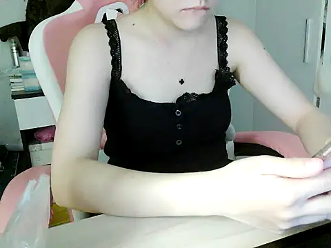 lucienguyen online show from April 10, 2026, 2:50 am