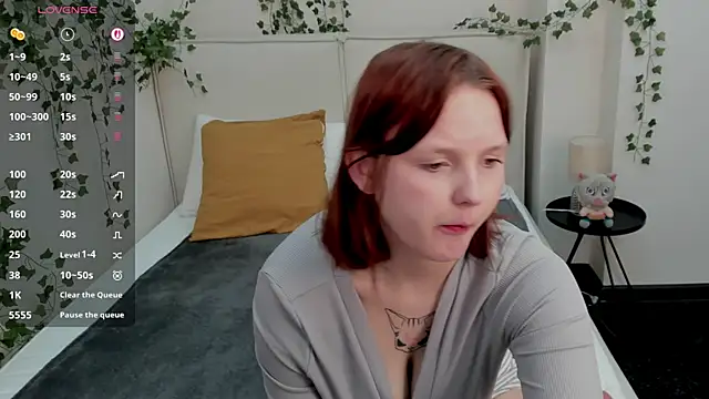 Charlotte Stee online show from May 7, 2026, 2:17 am