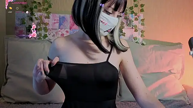 LunaNyanmi online show from May 30, 2026, 12:24 pm