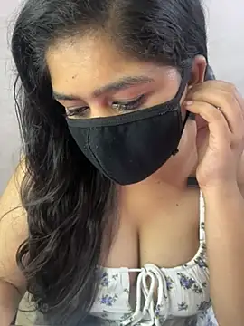 sarasofiaa  online show from July 13, 2026, 6:44 pm
