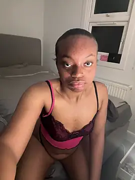 Snapshot of MADISONBx chatting on April 7, 2026, 9:59 pm MADISONBx online show from April 7, 2026, 9:59 pm