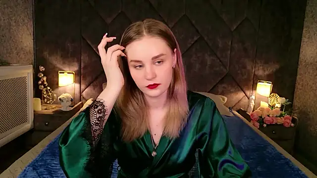 Snapshot of Molly_Voses chatting on May 19, 2026, 2:51 am Molly Voses online show from May 19, 2026, 2:51 am