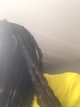 Snapshot of Azelia_33 chatting on April 14, 2026, 11:49 am Azelia 33 online show from April 14, 2026, 11:49 am