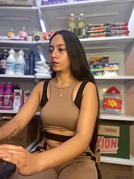 DulceLatinaxo online show from April 17, 2026, 9:51 pm