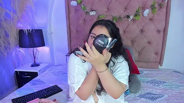 ROSELEI  online show from May 27, 2026, 4:31 am