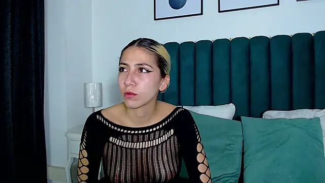 aribunnie fg online show from April 18, 2026, 5:00 am