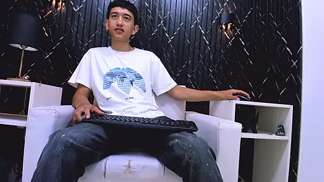 SmoothLatin  online show from April 7, 2026, 2:17 pm