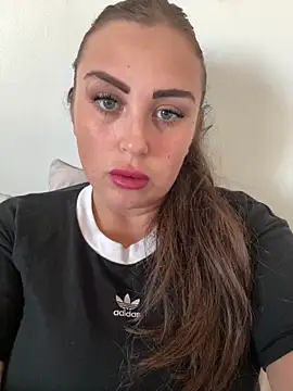 Snapshot of Shelly123Barrel chatting on April 8, 2026, 11:32 am Shelly123Barrel online show from April 8, 2026, 11:32 am