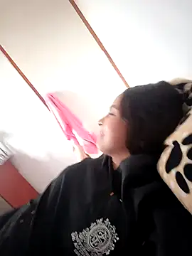 Sexy cloee outdoors online show from April 8, 2026, 5:57 pm