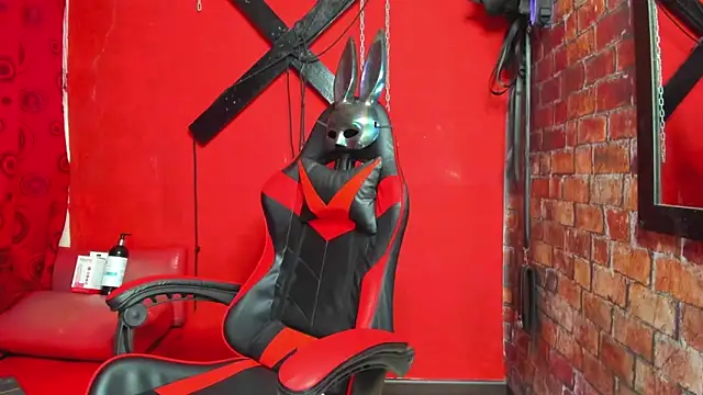 Snapshot of Bombomks chatting on April 16, 2026, 8:31 pm Bombomks online show from April 16, 2026, 8:31 pm