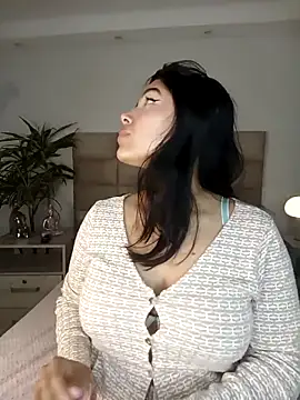 BrendaBloom  online show from April 12, 2026, 12:54 pm