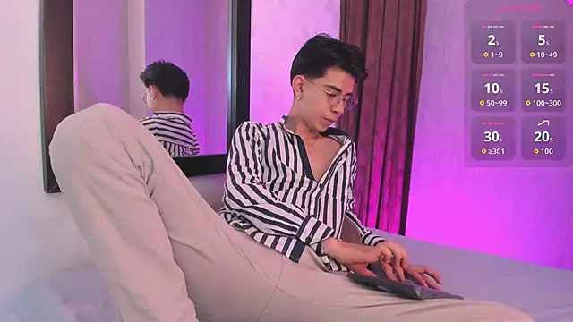 Snapshot of youn_rider chatting on May 23, 2026, 7:51 pm youn rider online show from May 23, 2026, 7:51 pm