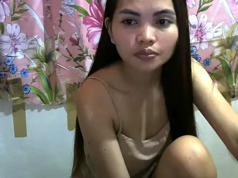 Snapshot of petitegirl123 chatting on April 7, 2026, 1:11 pm petitegirl123 online show from April 7, 2026, 1:11 pm