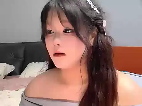 Snapshot of MiaDaily chatting on April 8, 2026, 11:10 am MiaDaily online show from April 8, 2026, 11:10 am