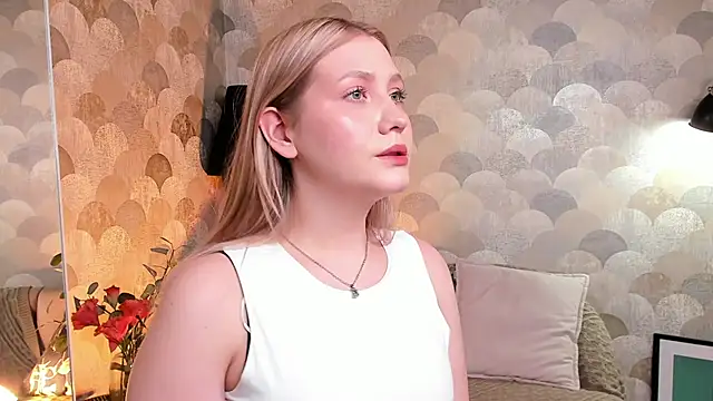 Snapshot of Emilicious chatting on April 19, 2026, 1:32 pm Emilicious online show from April 19, 2026, 1:32 pm