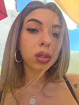 Snapshot of AylinRosee chatting on July 11, 2026, 10:18 am AylinRosee online show from July 11, 2026, 10:18 am