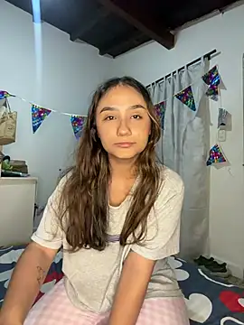 Naii-yu online show from April 17, 2026, 5:43 am