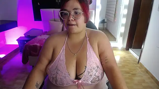 Snapshot of Sweet_cat_t chatting on April 27, 2026, 9:35 pm Sweet cat t online show from April 27, 2026, 9:35 pm