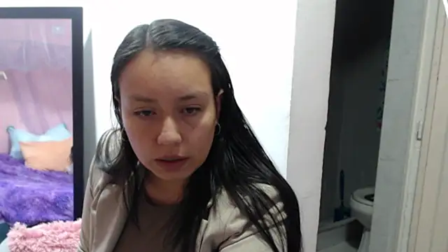 Belavelvet online show from April 10, 2026, 3:28 pm