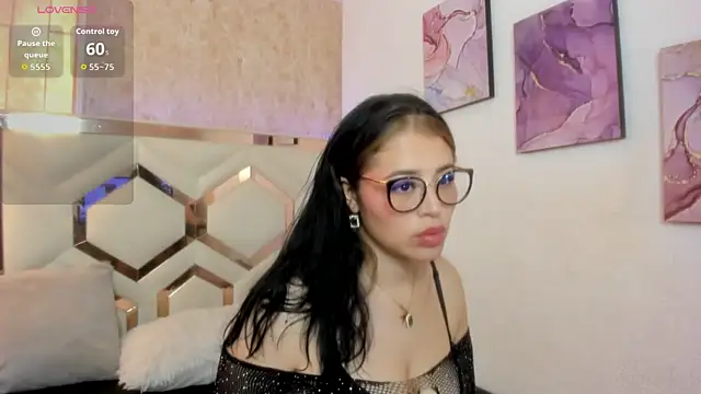 Snapshot of Lips_Hotz chatting on April 14, 2026, 1:28 pm Lips Hotz online show from April 14, 2026, 1:28 pm