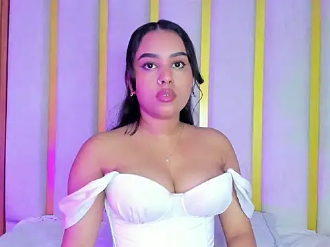 Snapshot of valen_petty chatting on April 19, 2026, 6:21 pm valen petty online show from April 19, 2026, 6:21 pm