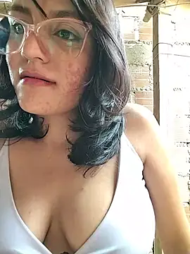 Snapshot of sienna_elara chatting on June 3, 2026, 2:33 pm sienna elara online show from June 3, 2026, 2:33 pm