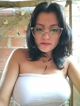 Snapshot of sienna_elara chatting on June 27, 2026, 11:04 am sienna elara online show from June 27, 2026, 11:04 am