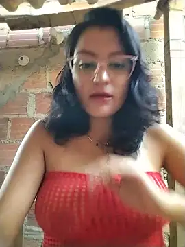 Snapshot of sienna_elara chatting on July 8, 2026, 11:04 am sienna elara online show from July 8, 2026, 11:04 am