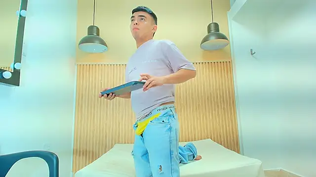 THIAM KELLER1 online show from April 8, 2026, 11:37 pm