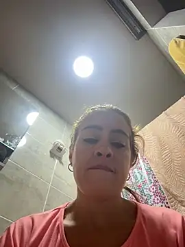 Natigoonzalez online show from May 21, 2026, 1:18 pm
