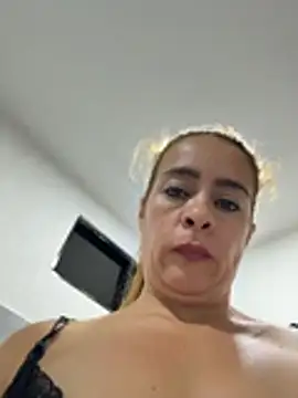 Natigoonzalez online show from May 31, 2026, 1:58 am