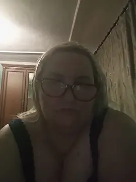 AureliaSky598 online show from May 27, 2026, 7:55 pm
