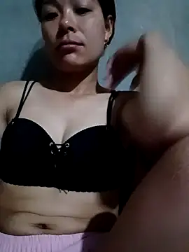 mia0033 online show from April 9, 2026, 8:25 pm