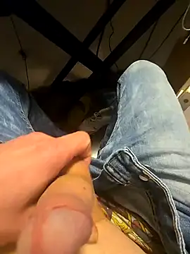 Kwiatywmroku online show from April 22, 2026, 12:46 am